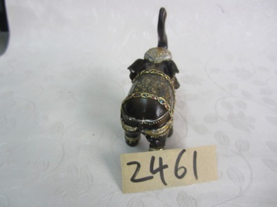 樹(shù)脂陶瓷工藝品 棕色伸鼻大象的藝術(shù)與價(jià)值